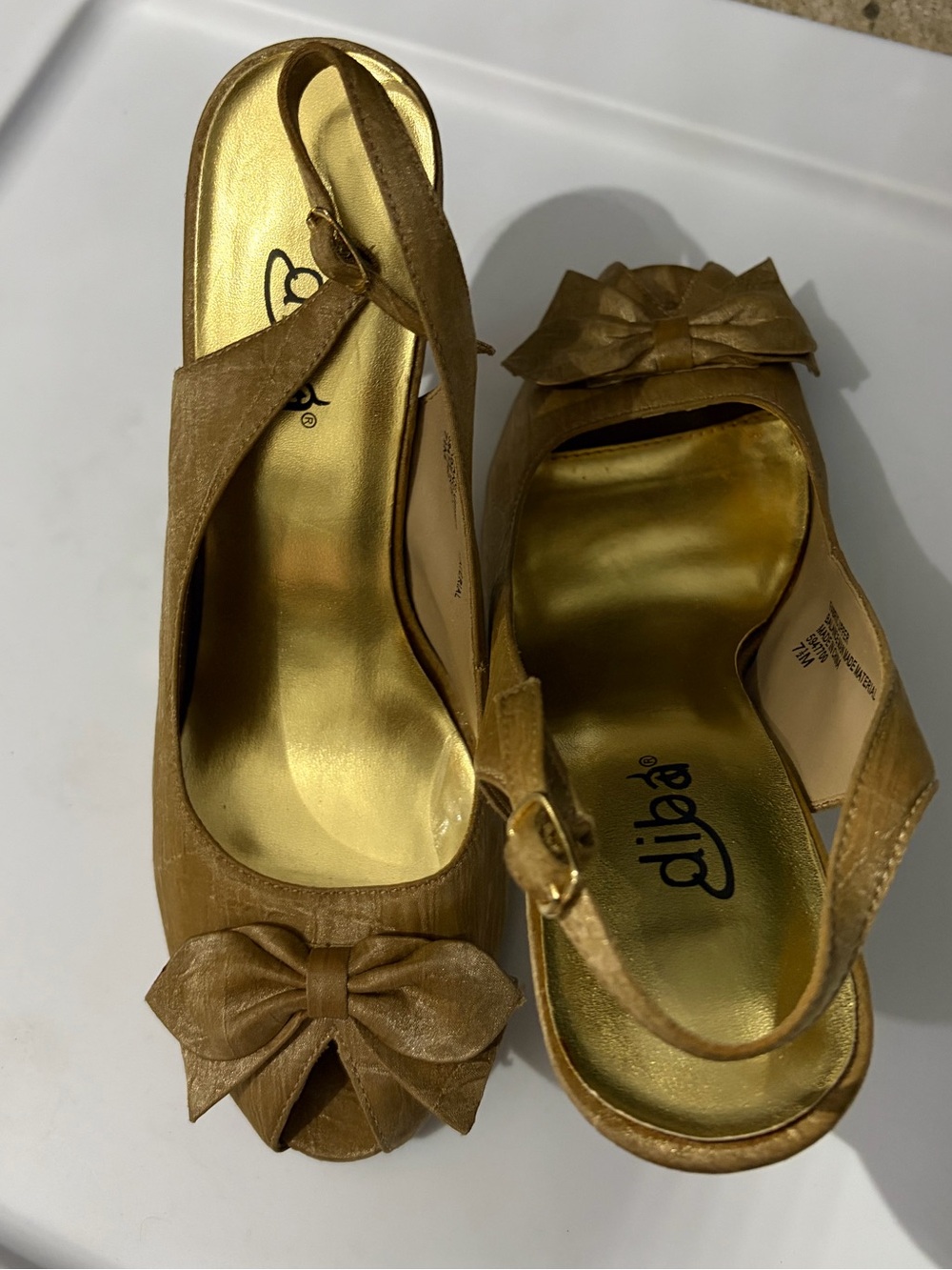 Diba vintage Gold Bow Slingback Heels size 7.5
